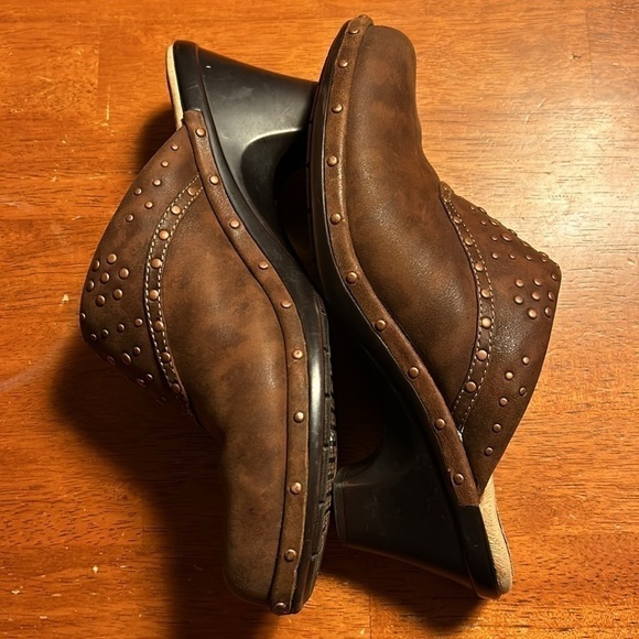 Sofft Langston Caramelo Leather Studded Distressed Slip On Clogs Mules Size 7.5 - Picture 10 of 12